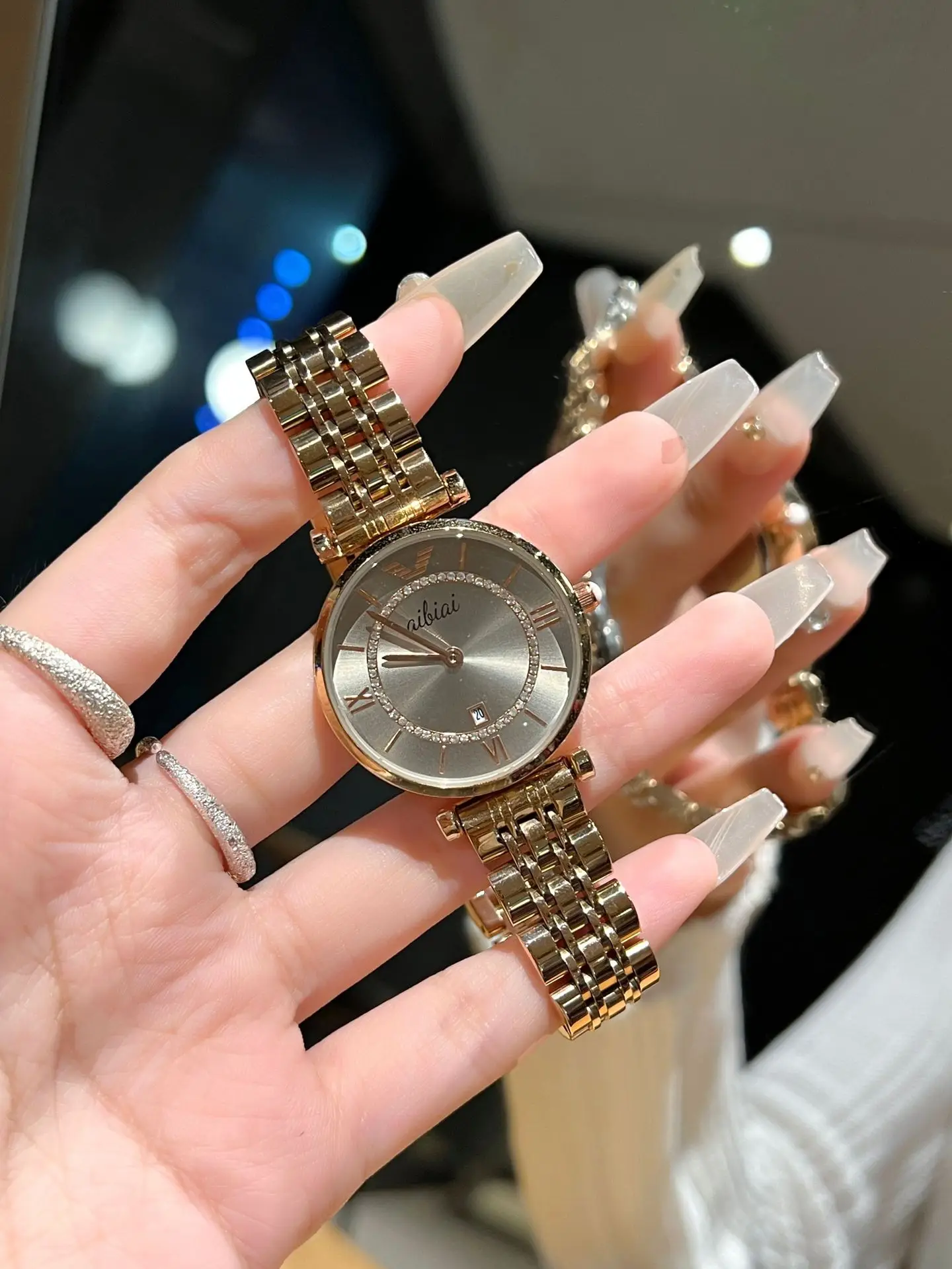Grandma Gray Ferris Wheel Watch for Women with Genuine Leather Band — feature 4