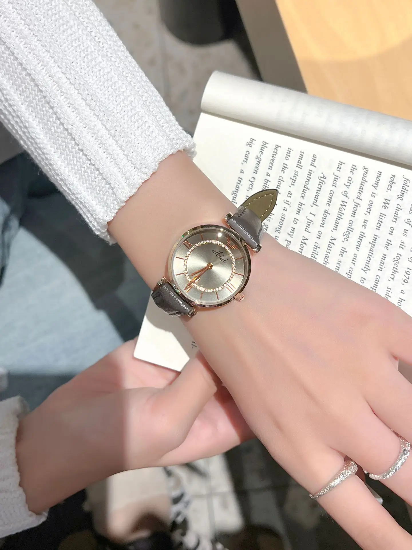 Grandma Gray Ferris Wheel Watch for Women with Genuine Leather Band — feature 6