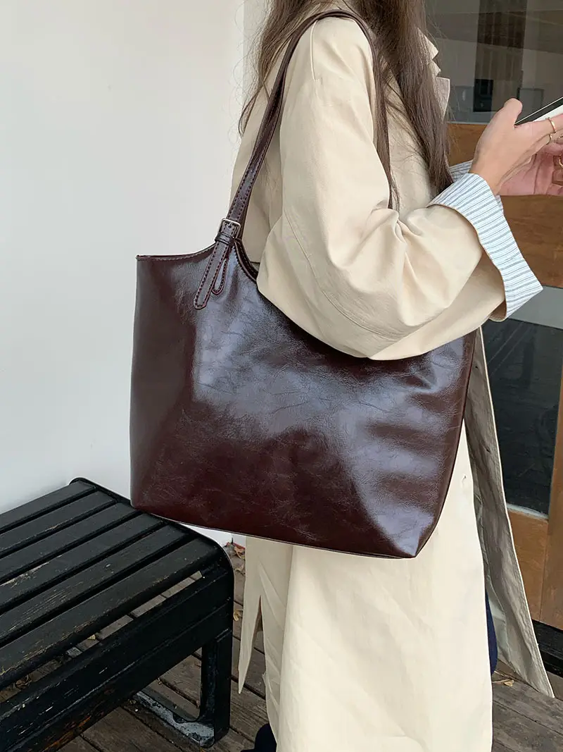 Large Capacity Women's Black Tote Bag 2026