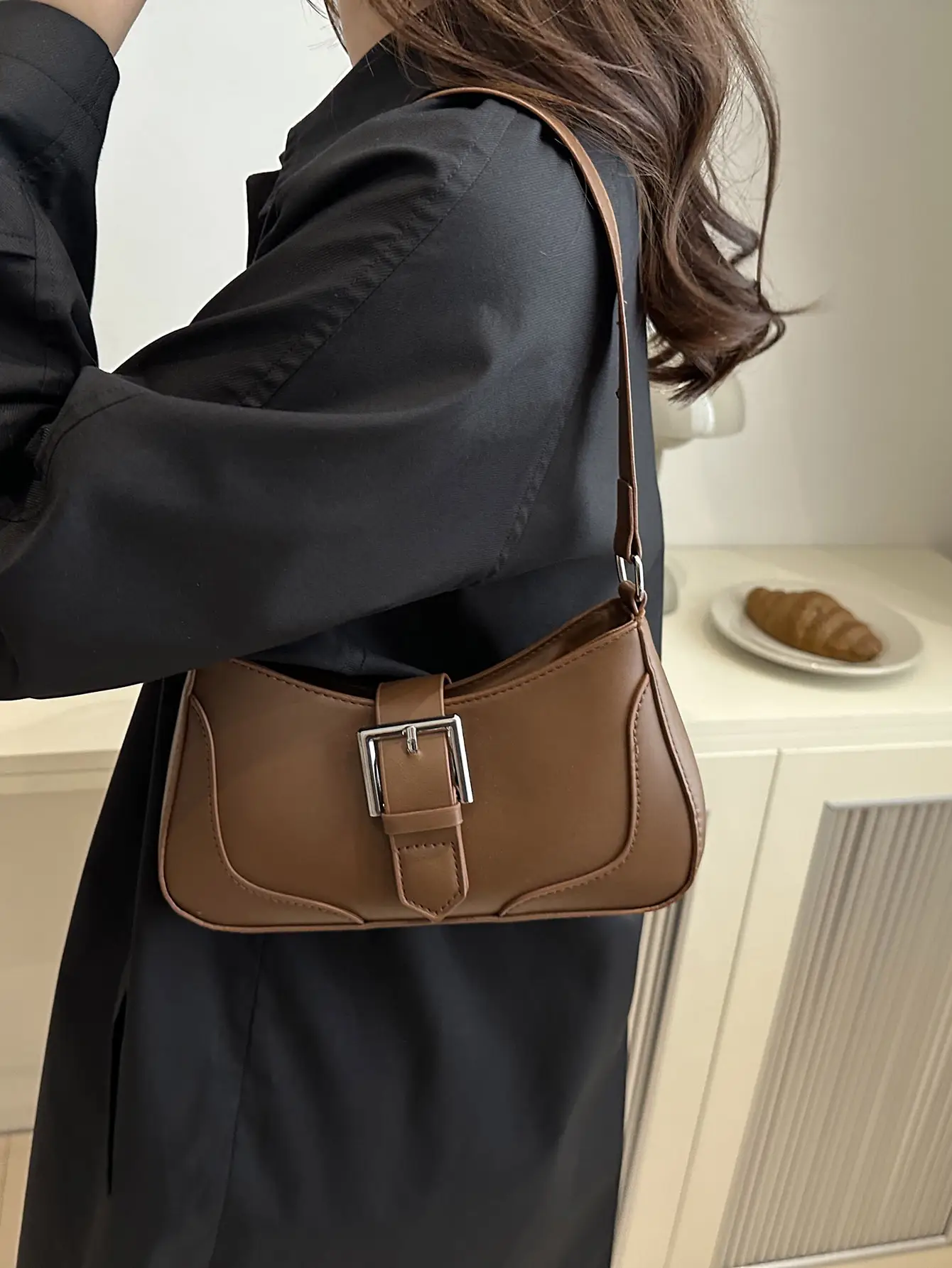 Women's Vintage Shoulder Bag Beige Square Design - Image 8