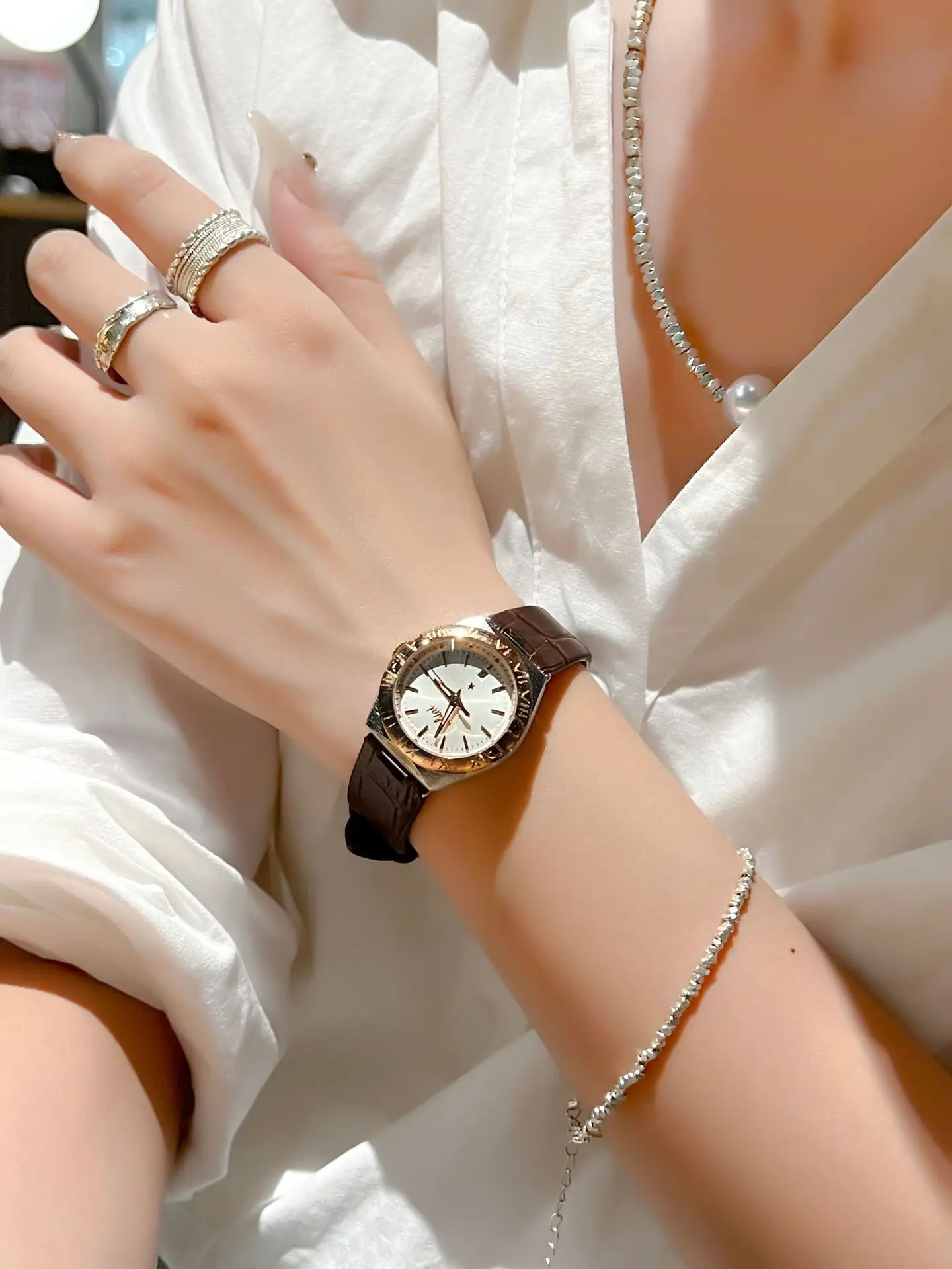 Women's Swiss Watch Waterproof Luminous Ultra-Thin Brown Strap — feature 3
