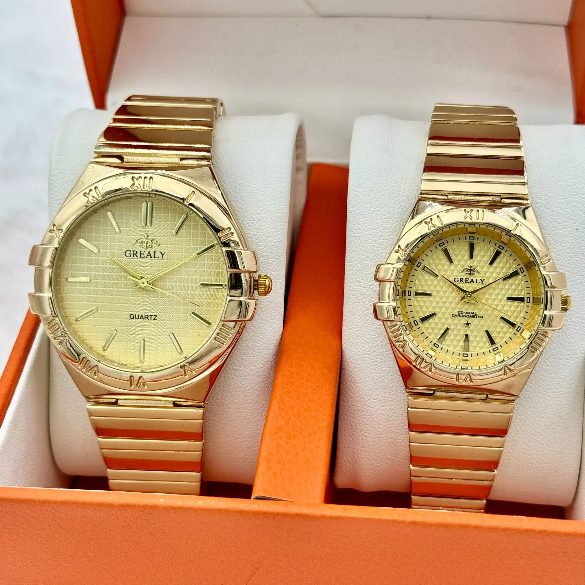 Gold Plated Waterproof Couple Watches Classic Steel Band — feature 11