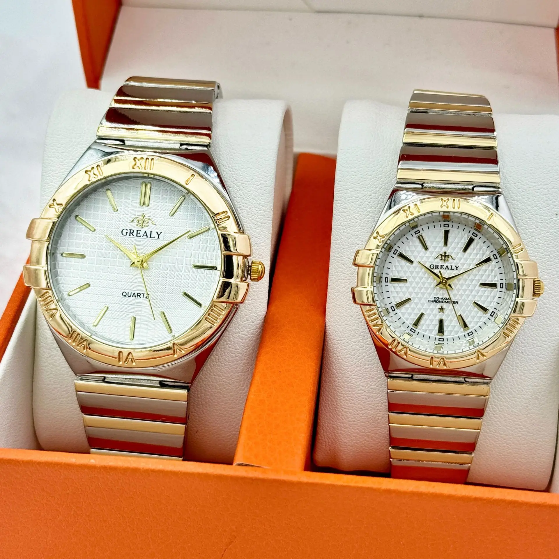 Gold Plated Waterproof Couple Watches Classic Steel Band — feature 7