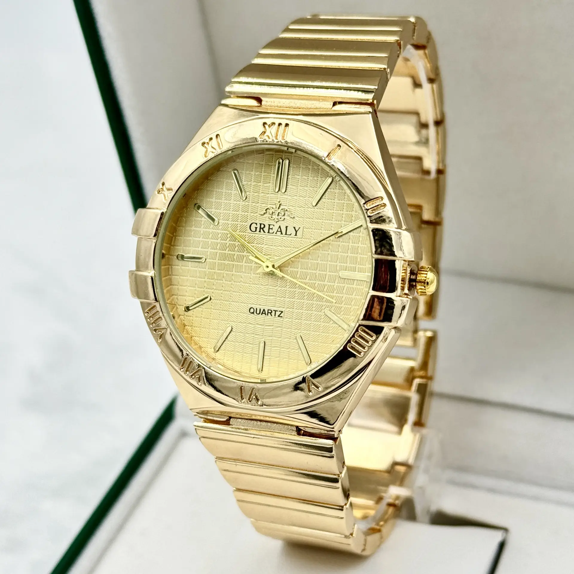 Gold Plated Waterproof Couple Watches Classic Steel Band — feature 9