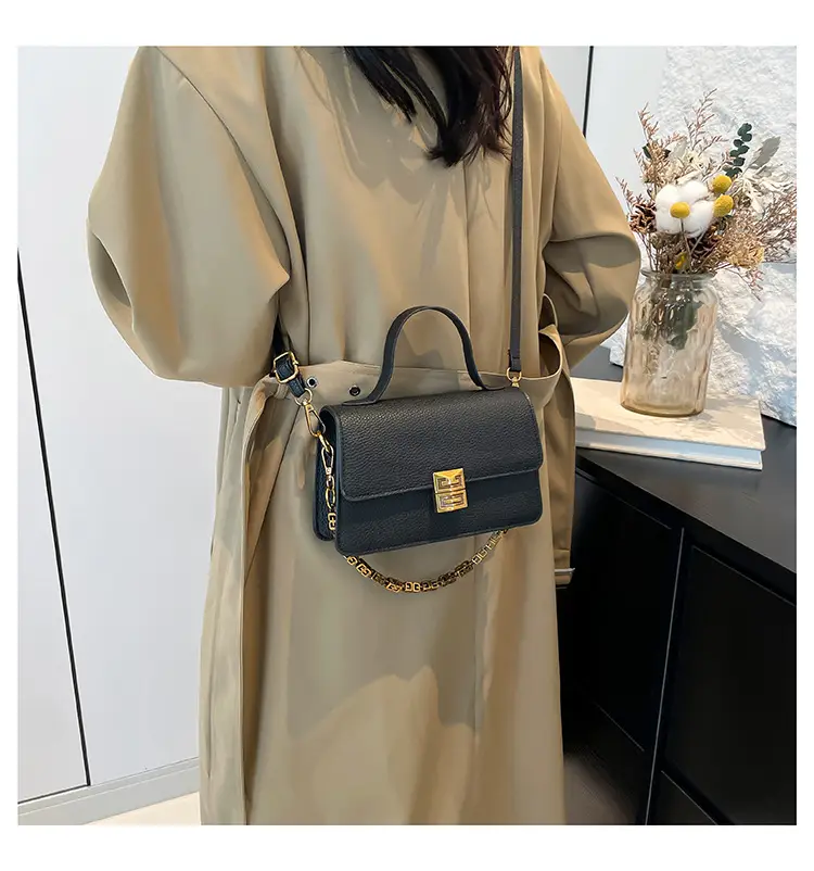 Red Retro Chain Shoulder Bag with Litchi Pattern — feature 14