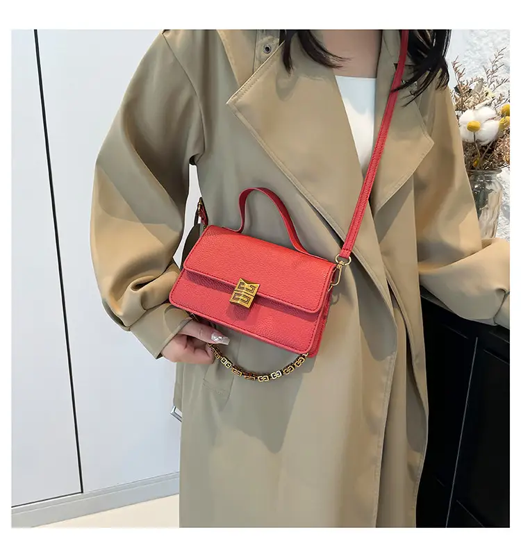 Red Retro Chain Shoulder Bag with Litchi Pattern — feature 18