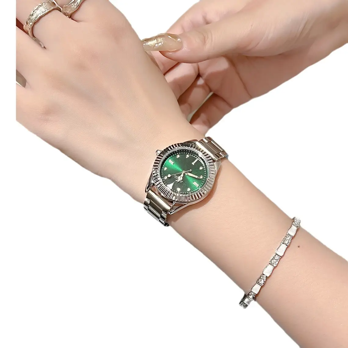 Green Water Ghost Women's Quartz Watch with Silver Steel Belt - Image 9