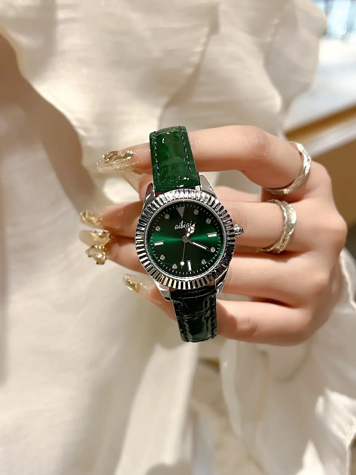 Green Water Ghost Women's Quartz Watch with Silver Steel Belt — feature 6