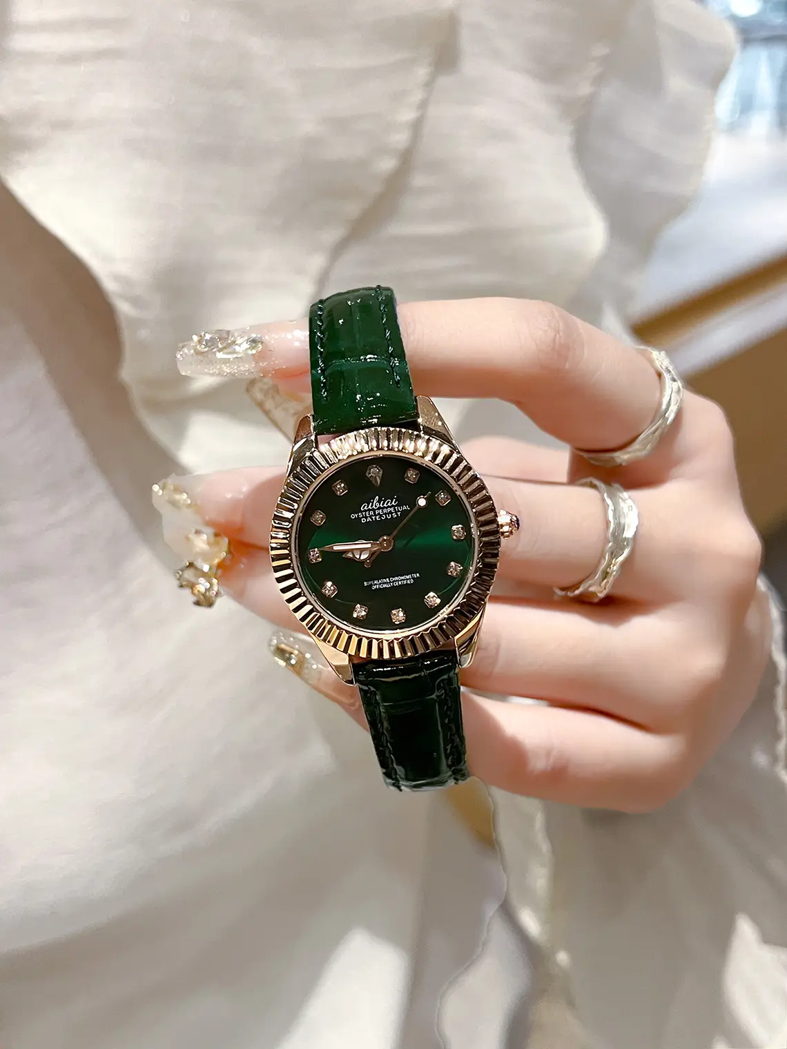 Green Water Ghost Women's Quartz Watch with Silver Steel Belt — feature 9