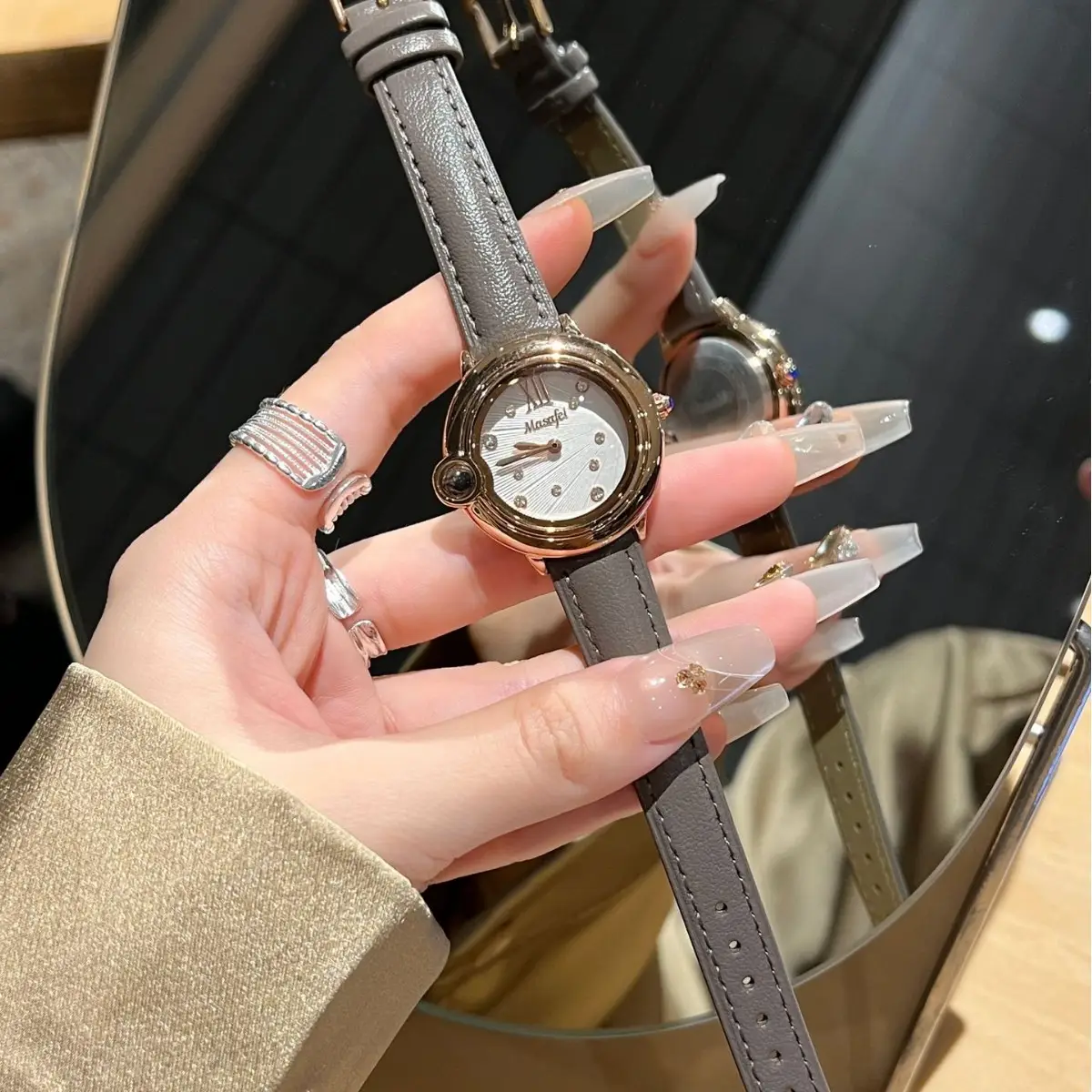 Women Pearl Diamond Dial Quartz Watch Red Leather Band - Image 7