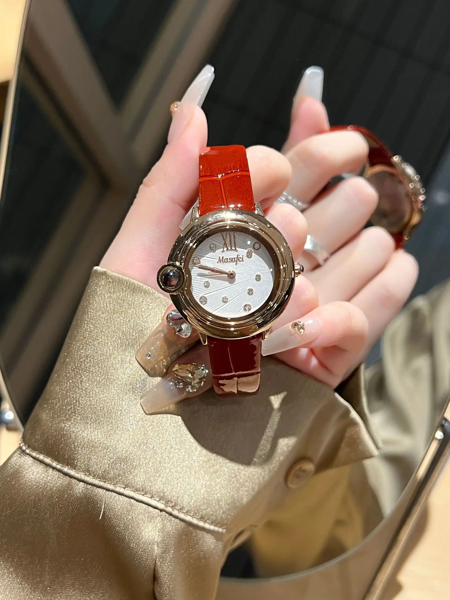 Women Pearl Diamond Dial Quartz Watch Red Leather Band — feature 8