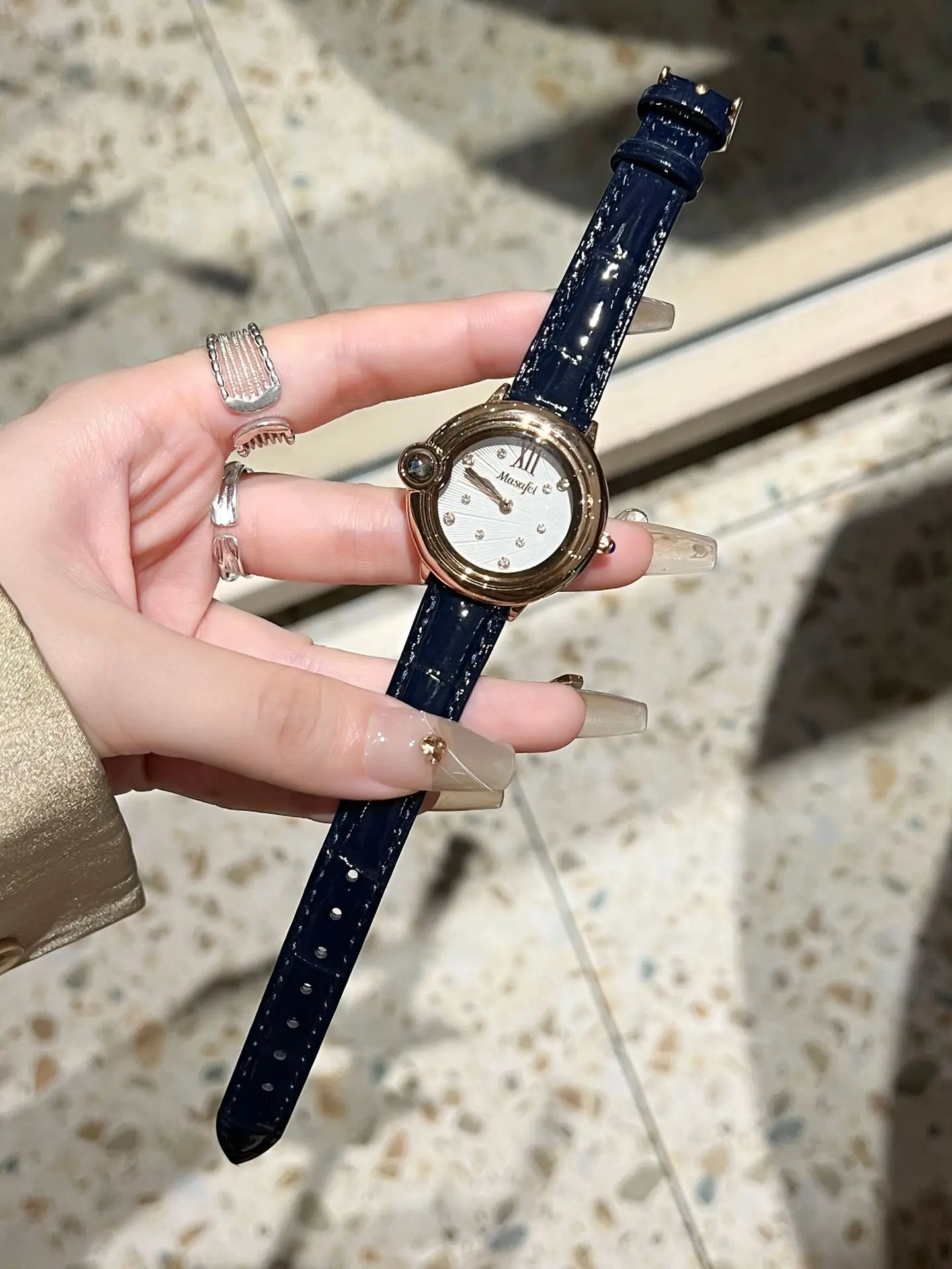 Women Pearl Diamond Dial Quartz Watch Red Leather Band - Image 3
