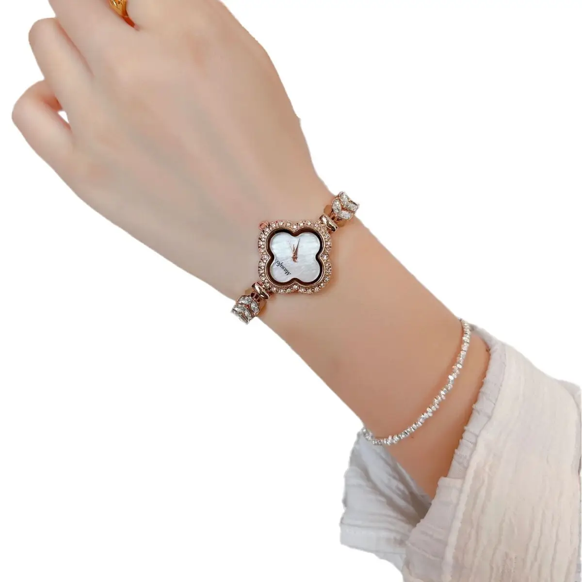 Luxury Four-Leaf Clover Bracelet with Crystal Diamonds - Image 7