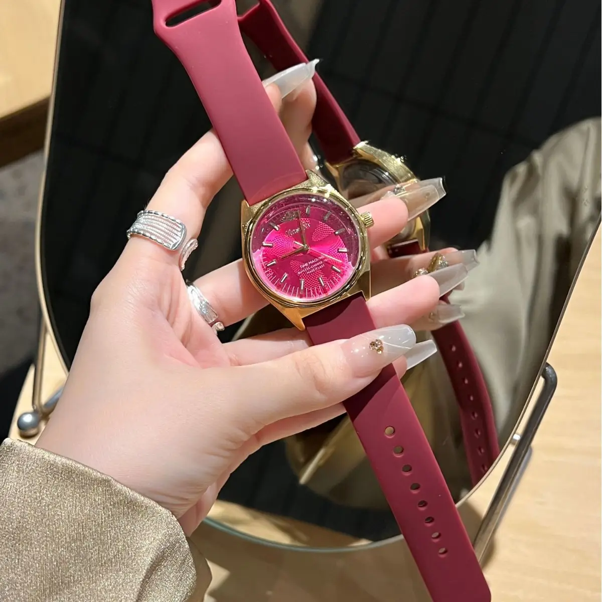 Women's Western Queen Mother's Watch Rose Red Gold Quartz Waterproof - Image 6