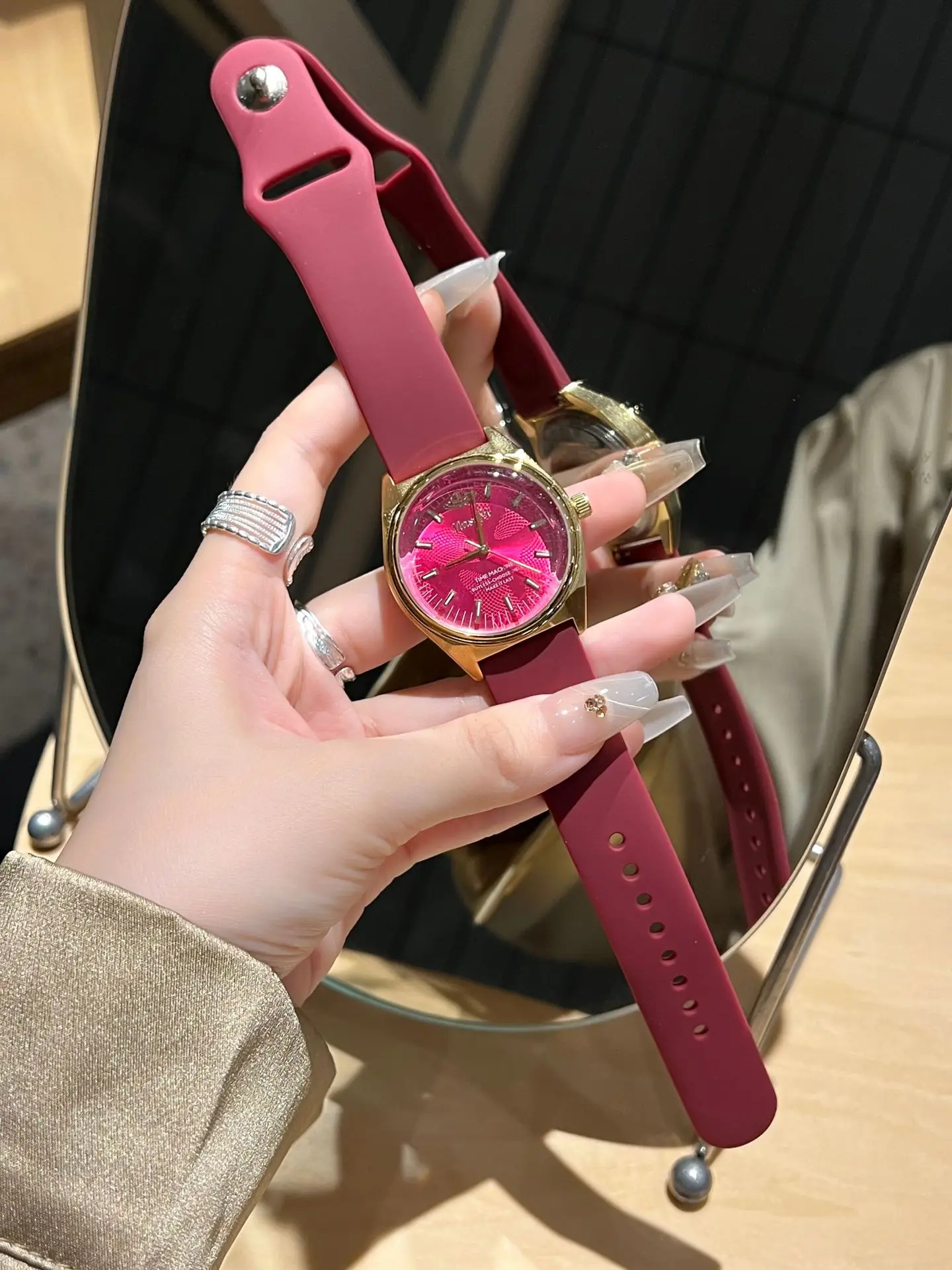 Women's Western Queen Mother's Watch Rose Red Gold Quartz Waterproof — feature 5