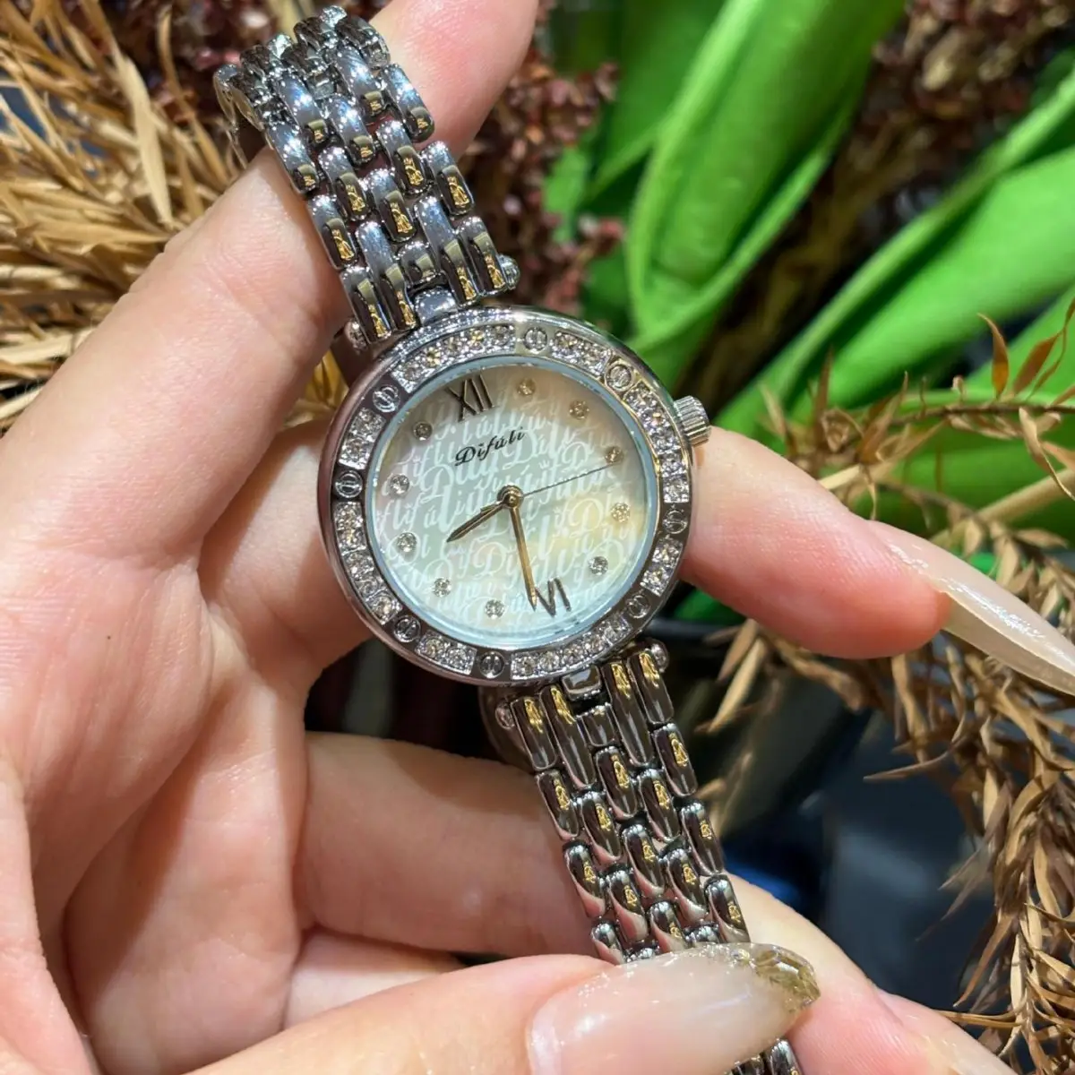 Women's Pearl Shell Watch with Steel Band - Image 4