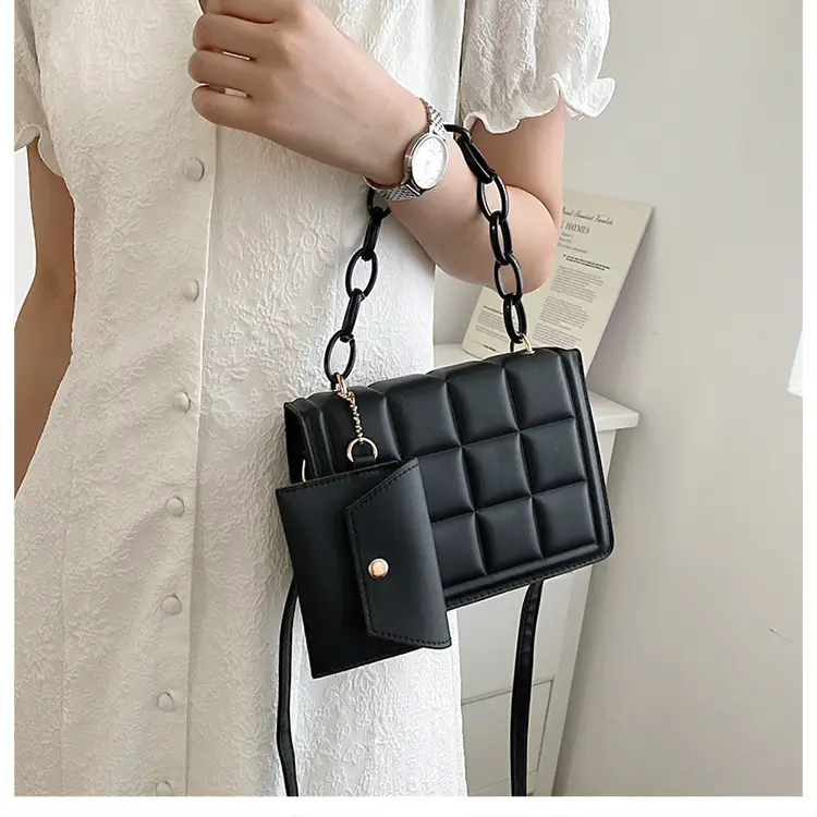 Black Quilted Shoulder Bag with Coarse Chain 2024 — feature 14
