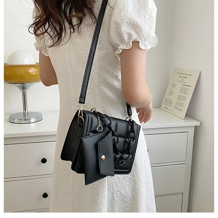 Black Quilted Shoulder Bag with Coarse Chain 2024 — feature 15