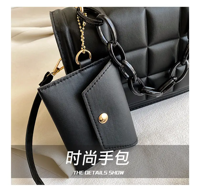 Black Quilted Shoulder Bag with Coarse Chain 2024 — feature 9