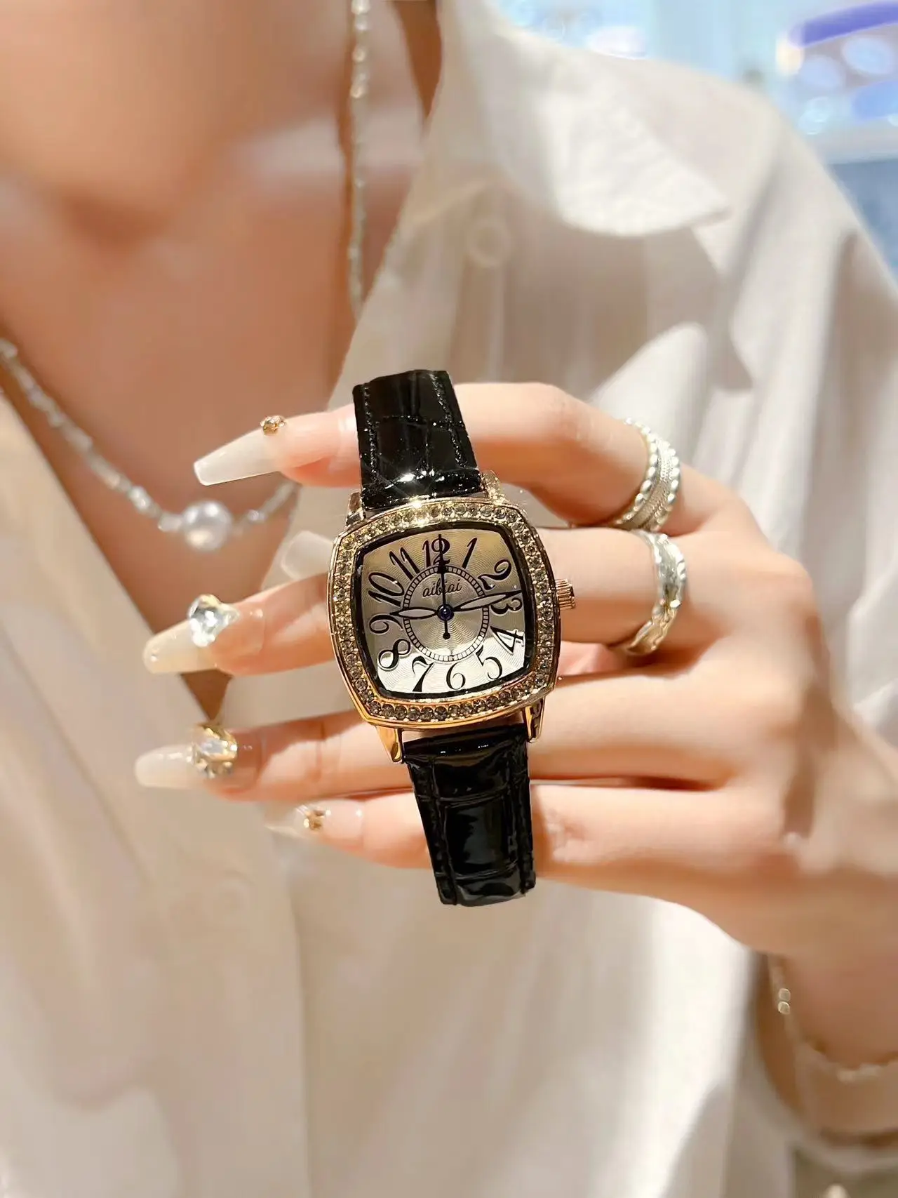 Women Square Diamond Crossbody Watch Waterproof Quartz — feature 3