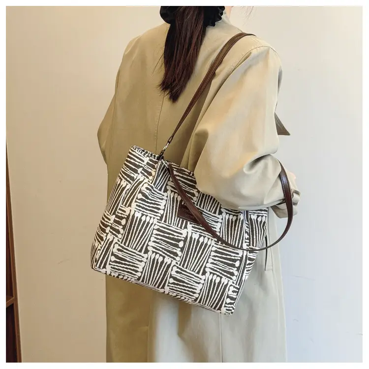 Korean Style Textured Shoulder Bag for Women — feature 10