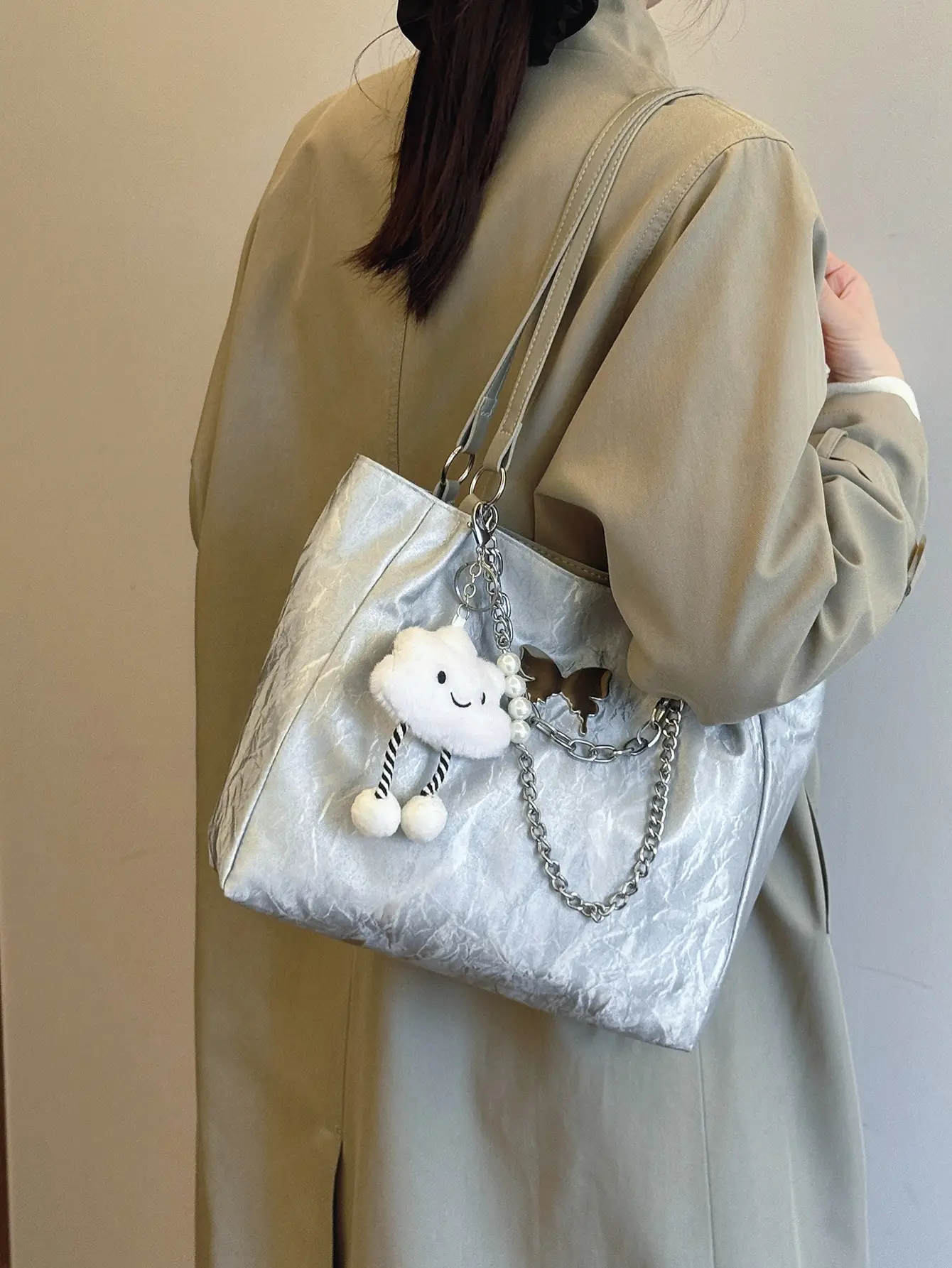 Women's Creamy Cloud Handbag with Chain Accessory - Image 6