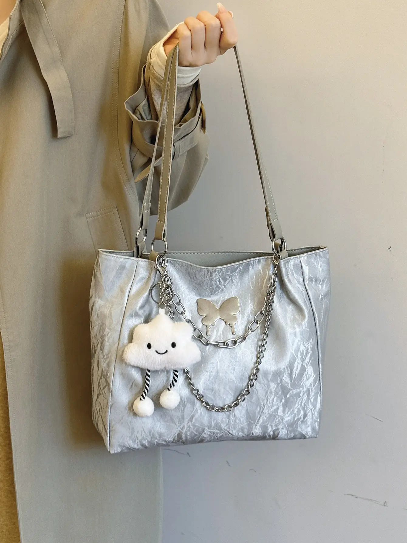 Women's Creamy Cloud Handbag with Chain Accessory - Image 7
