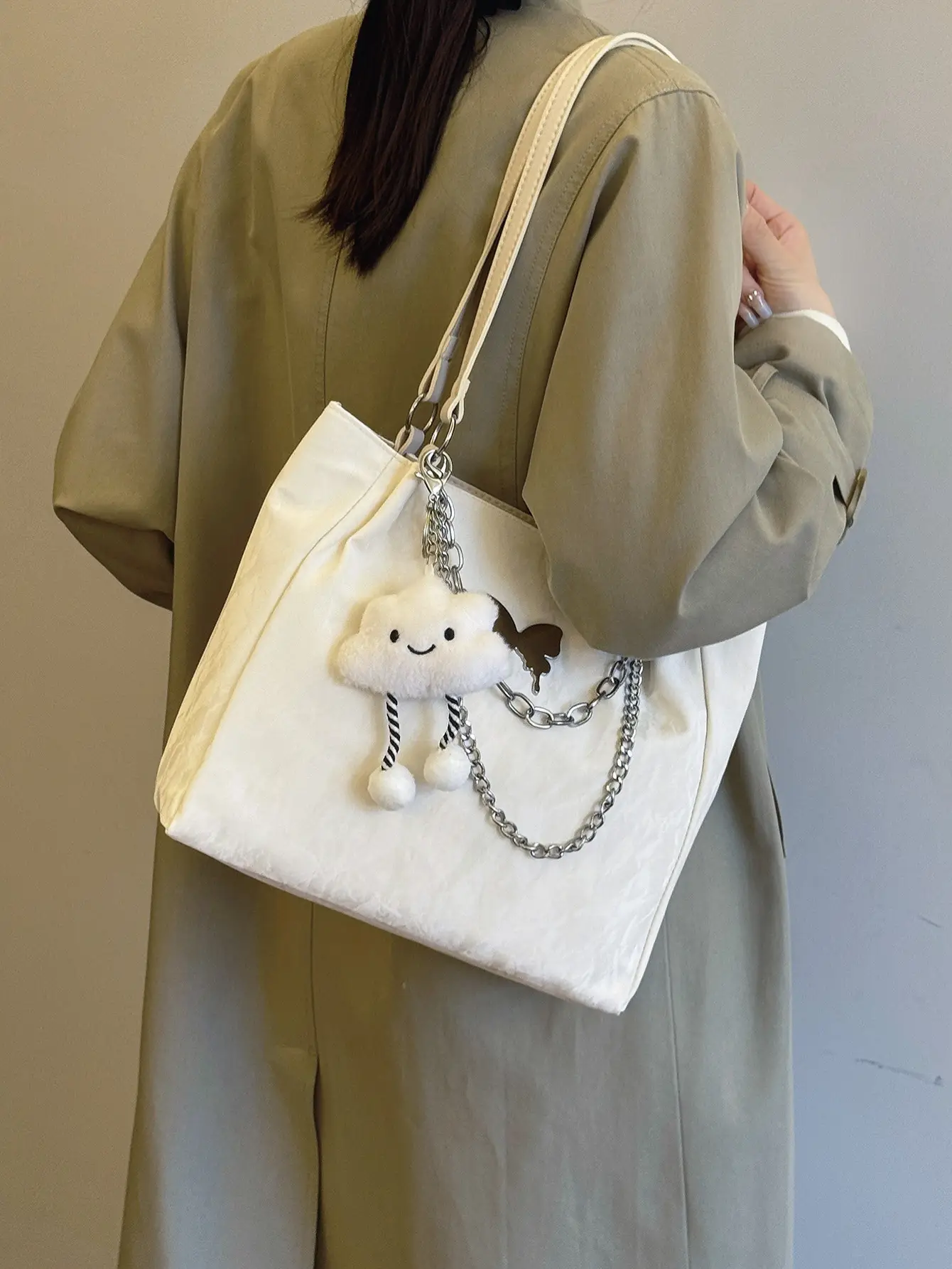 Women's Creamy Cloud Handbag with Chain Accessory - Image 8