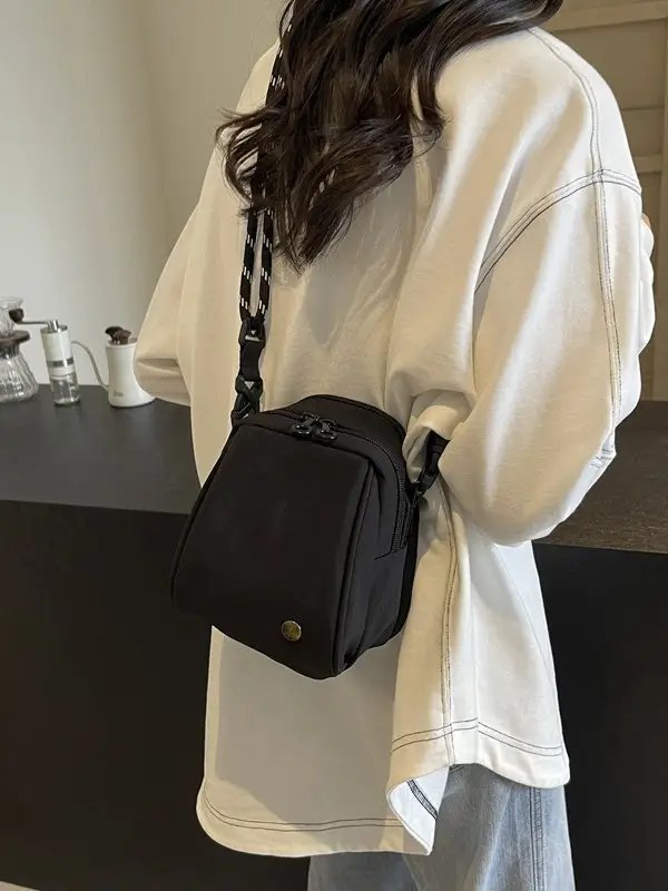 Green Shell Crossbody Bag with Chain Strap