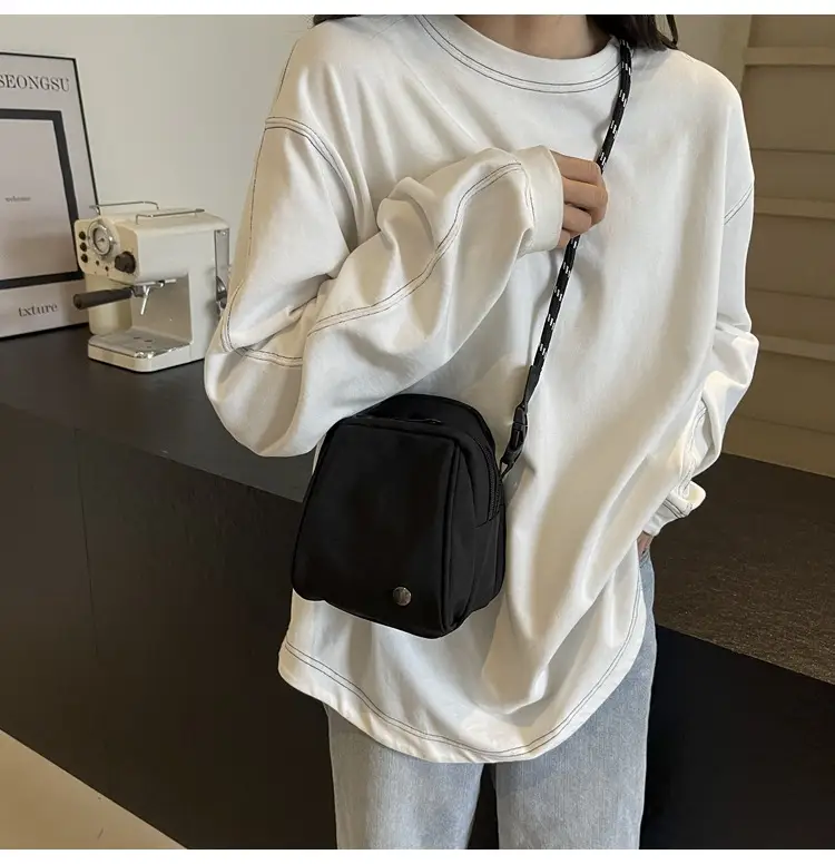 Green Shell Crossbody Bag with Chain Strap — feature 1