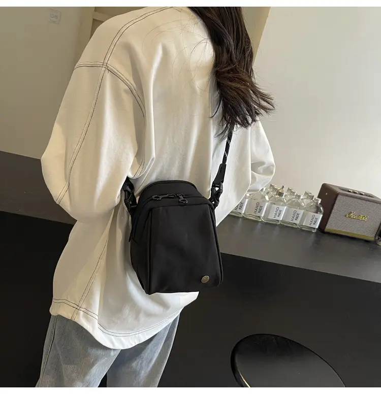 Green Shell Crossbody Bag with Chain Strap — feature 10