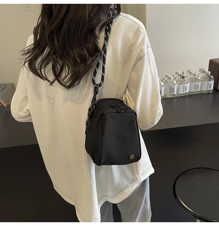 Green Shell Crossbody Bag with Chain Strap — feature 12