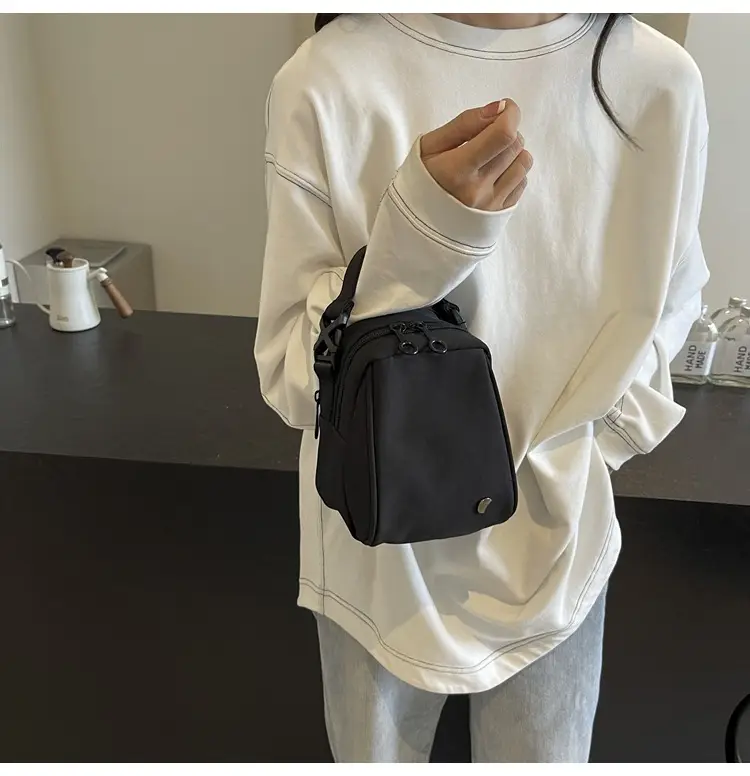 Green Shell Crossbody Bag with Chain Strap — feature 13