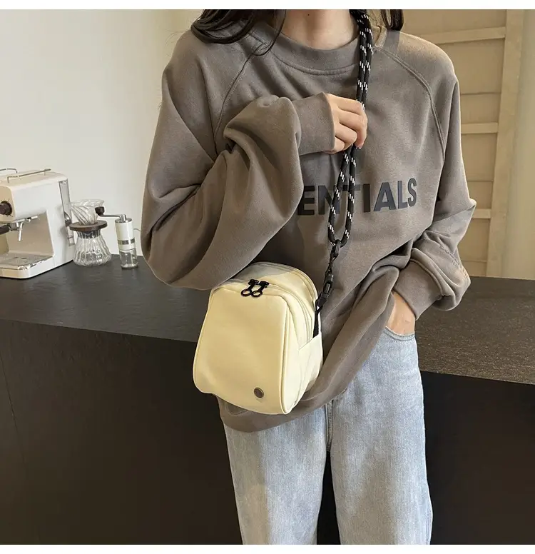Green Shell Crossbody Bag with Chain Strap — feature 14