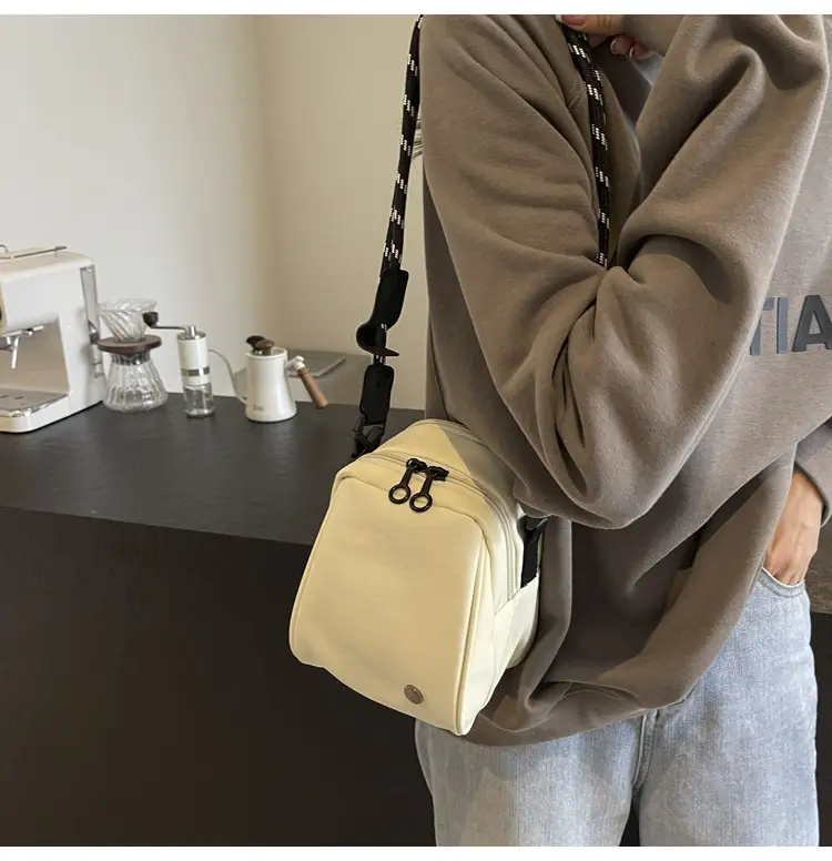 Green Shell Crossbody Bag with Chain Strap — feature 16