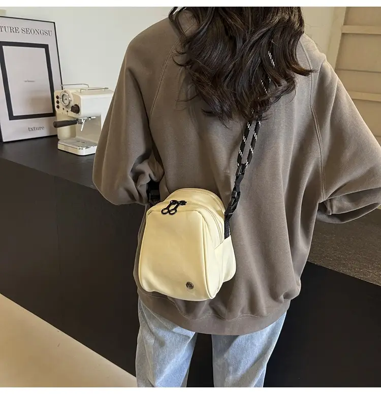 Green Shell Crossbody Bag with Chain Strap — feature 17