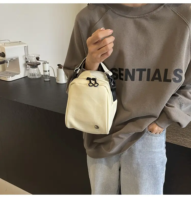 Green Shell Crossbody Bag with Chain Strap — feature 19