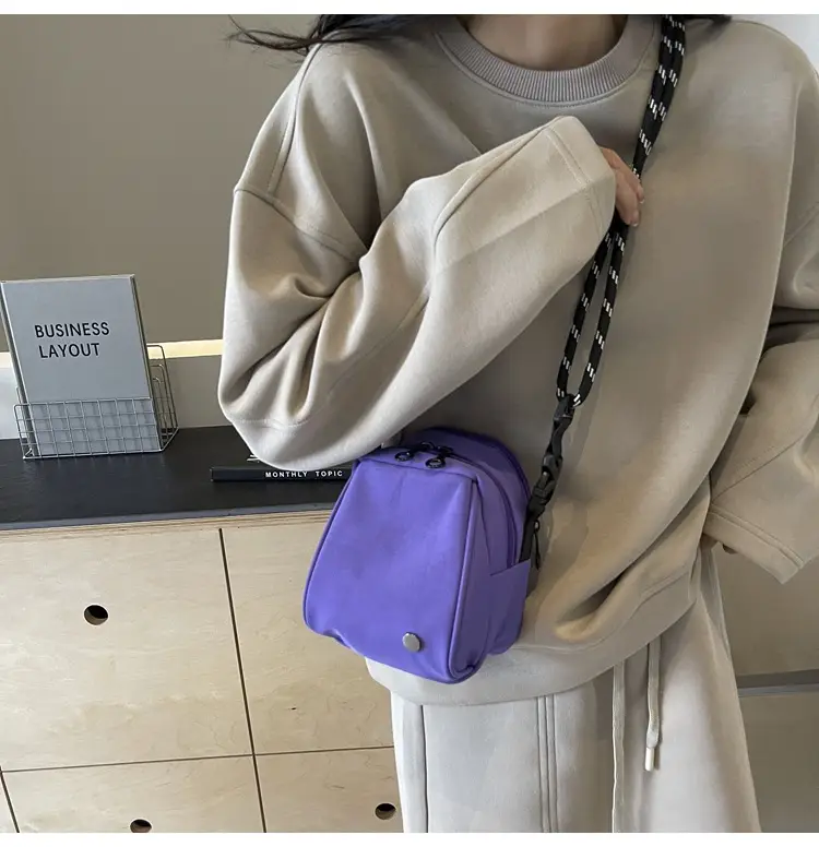 Green Shell Crossbody Bag with Chain Strap — feature 20