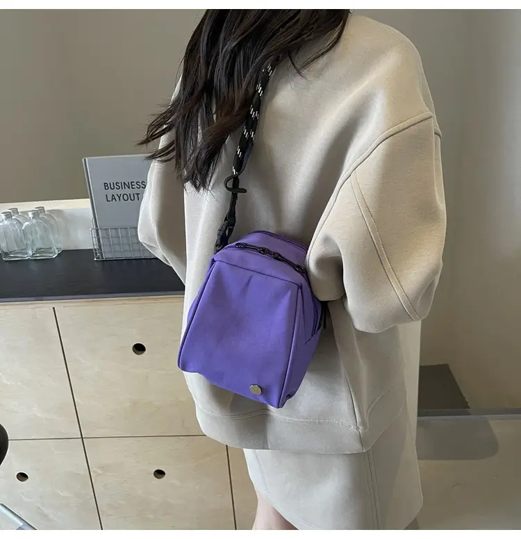Green Shell Crossbody Bag with Chain Strap — feature 24
