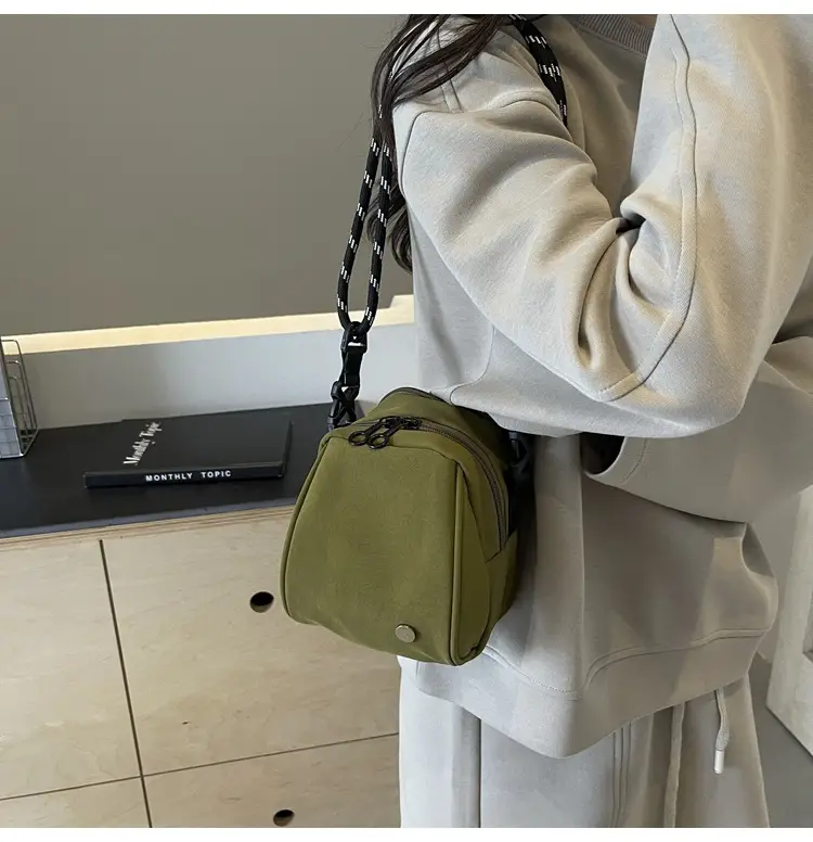 Green Shell Crossbody Bag with Chain Strap — feature 27