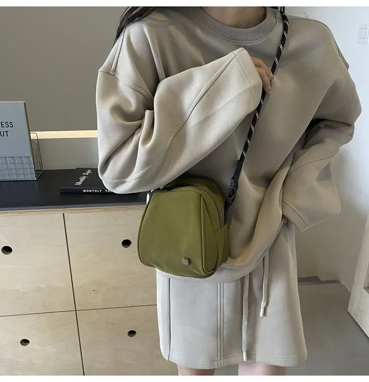 Green Shell Crossbody Bag with Chain Strap — feature 28