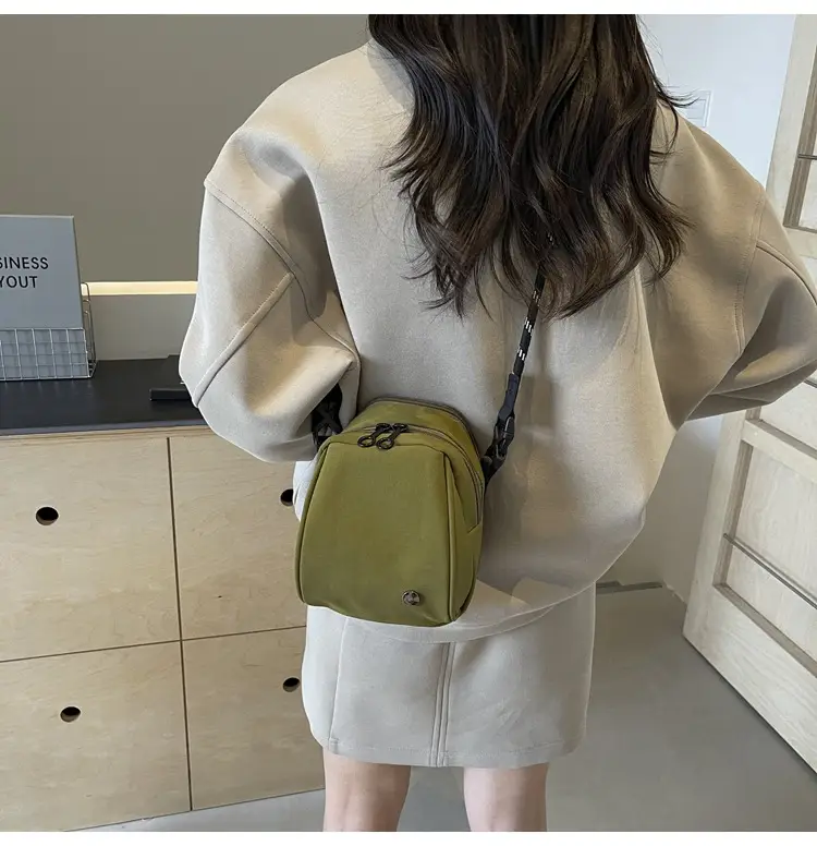 Green Shell Crossbody Bag with Chain Strap — feature 31