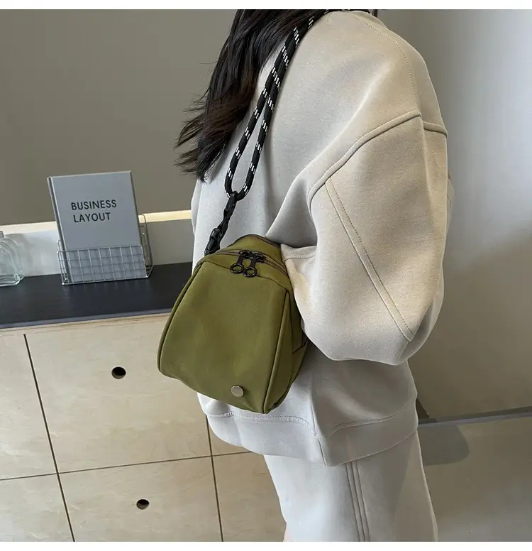 Green Shell Crossbody Bag with Chain Strap — feature 32
