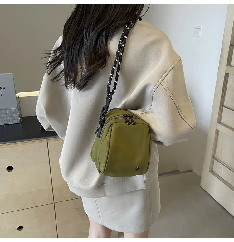 Green Shell Crossbody Bag with Chain Strap — feature 33
