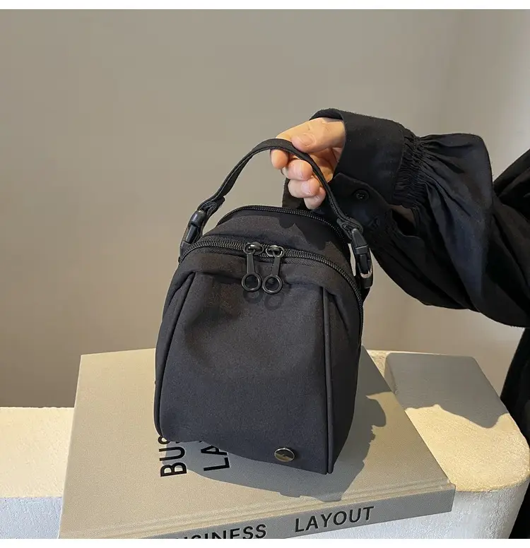 Green Shell Crossbody Bag with Chain Strap — feature 38