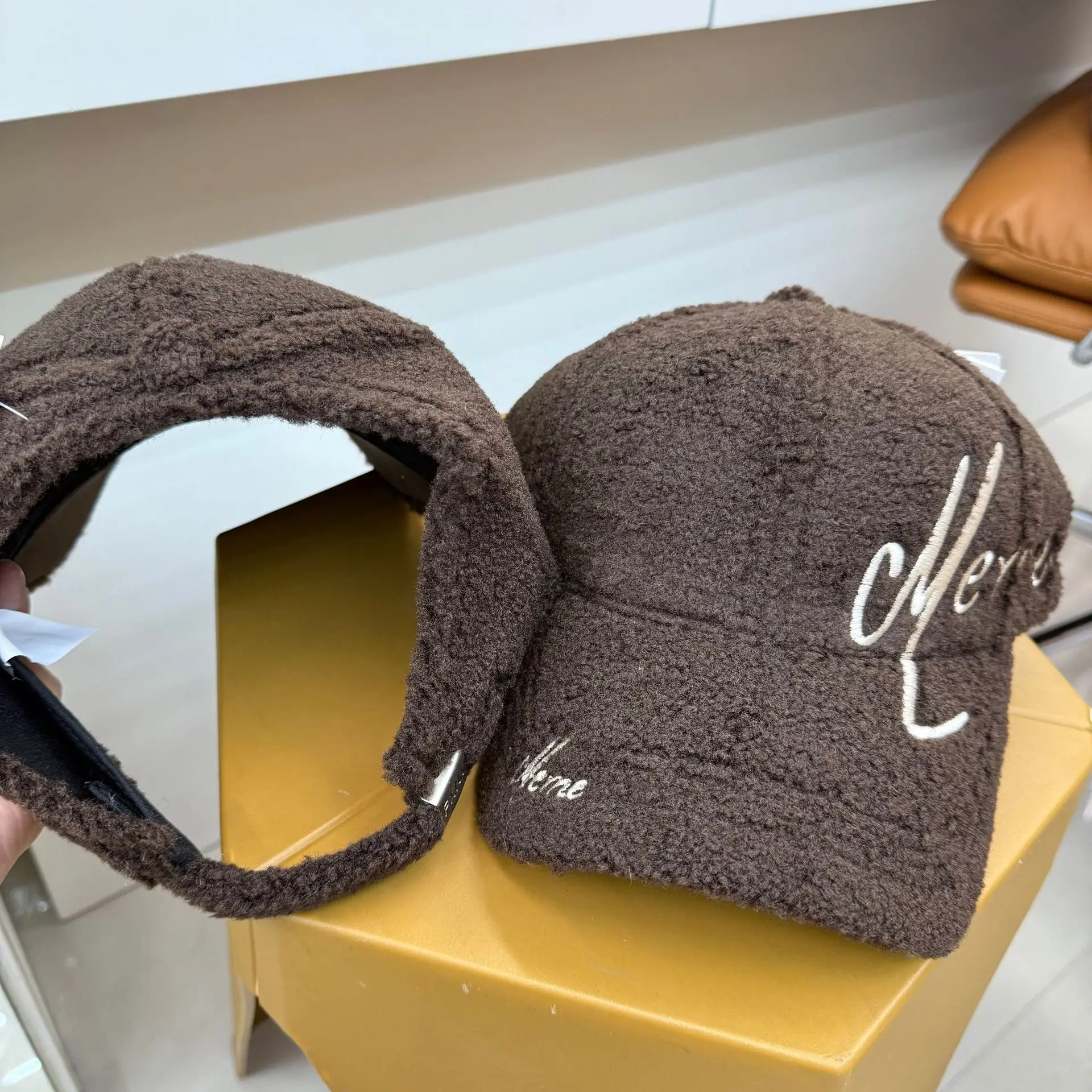 Warm Korean Baseball Cap with Embroidered Letter for Men - Image 4