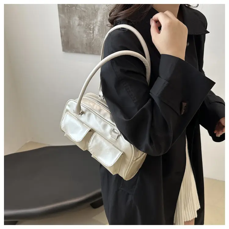 Light Luxury Retro Commuting Bag 2024 — feature 13