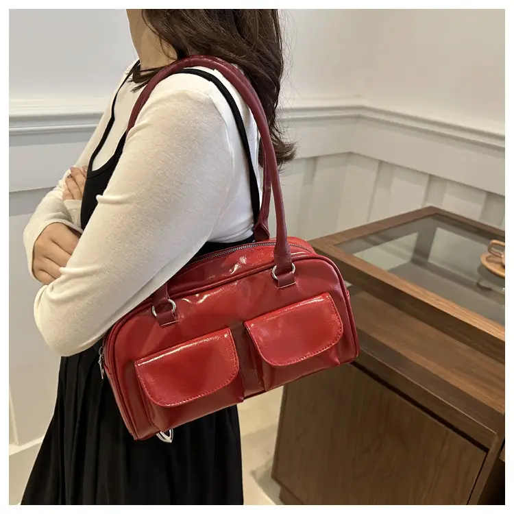 Light Luxury Retro Commuting Bag 2024 — feature 17