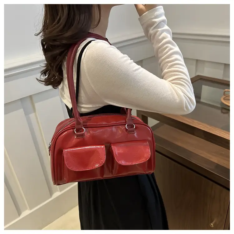Light Luxury Retro Commuting Bag 2024 — feature 18