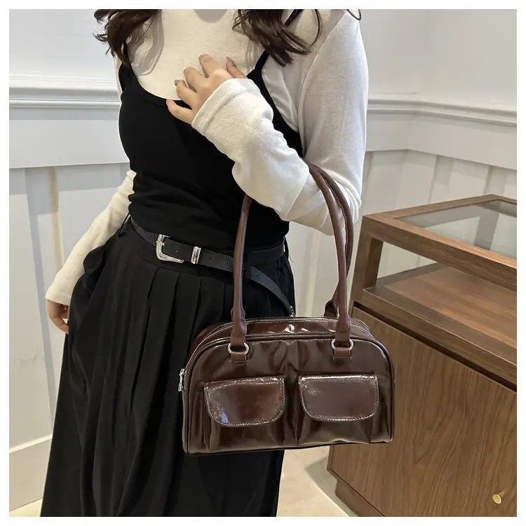 Light Luxury Retro Commuting Bag 2024 — feature 19